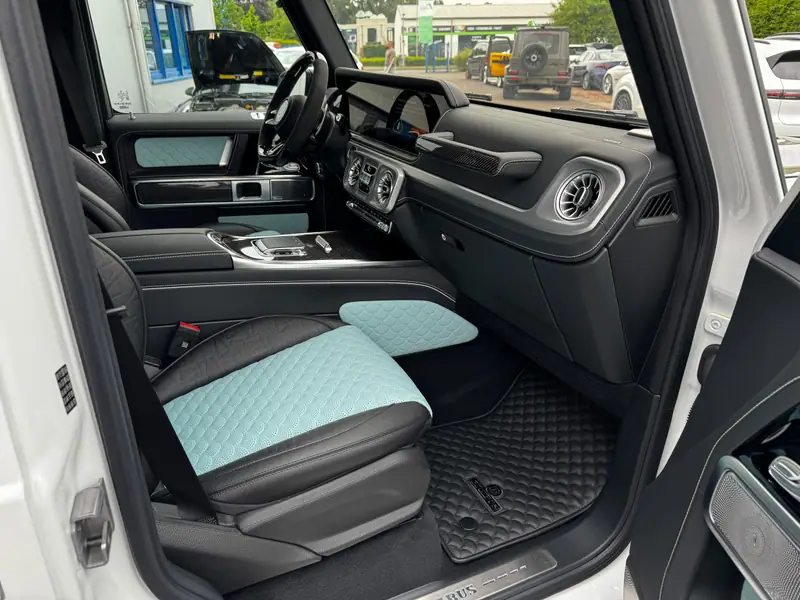 Interieur in Tiffany und Schwarz