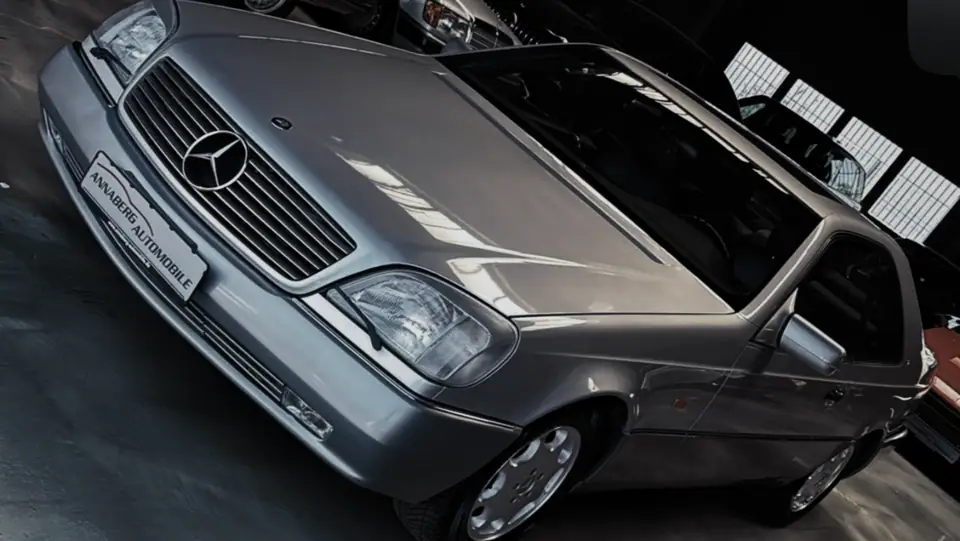 Mercedes S-Klasse Coupé der Baureihe C140 in der Ausstellungshalle